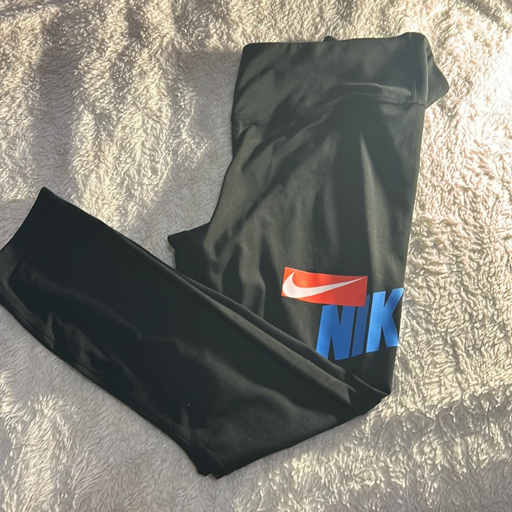 Nike leggings size medium